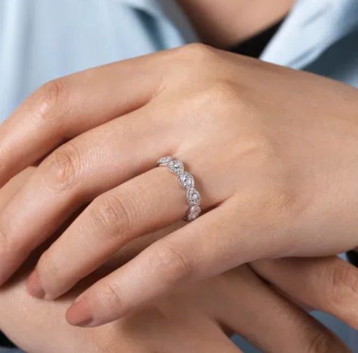 Diamond Wedding Bands  -  Women'